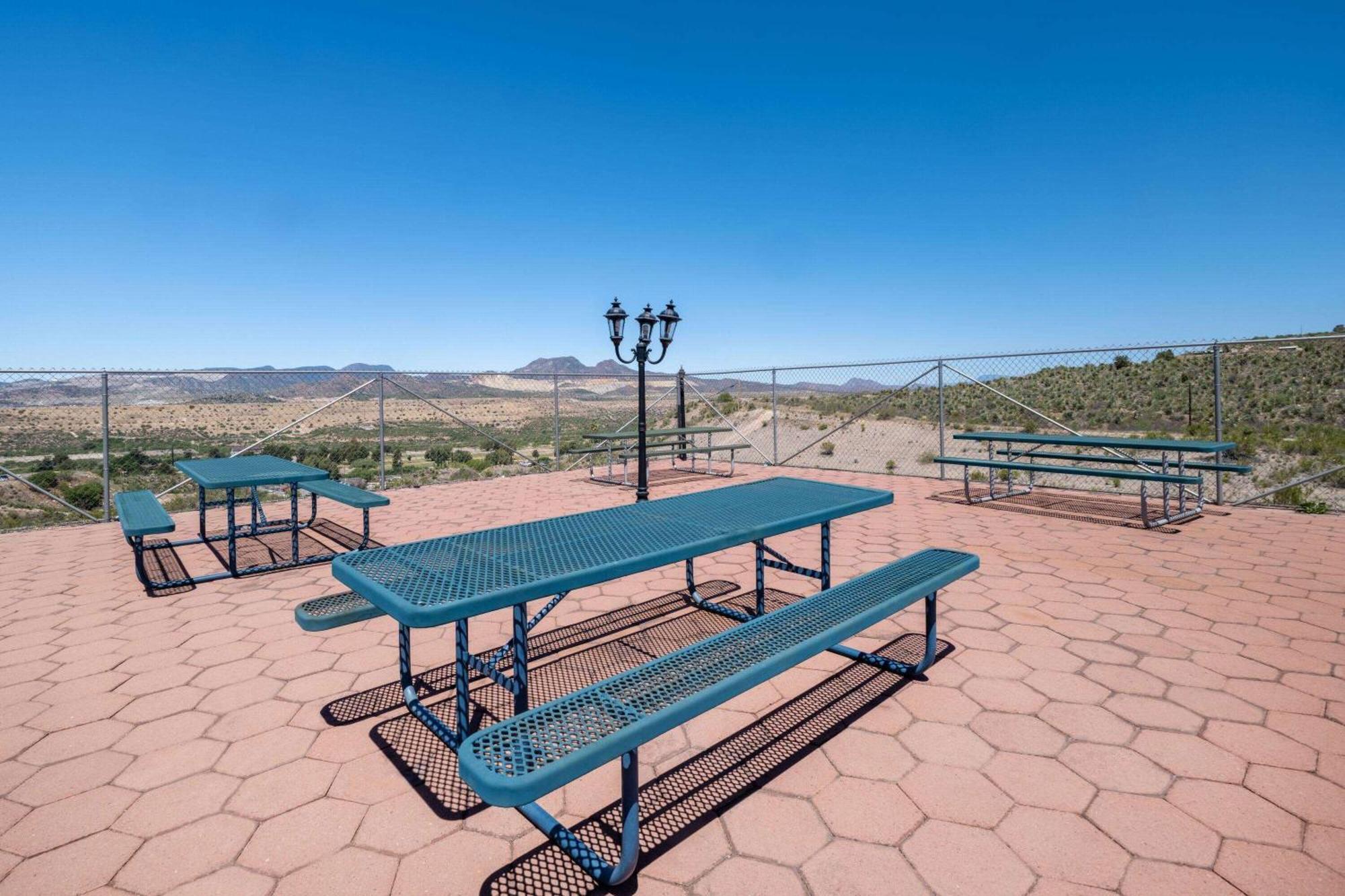 Travelodge By Wyndham Globe Az Exterior foto
